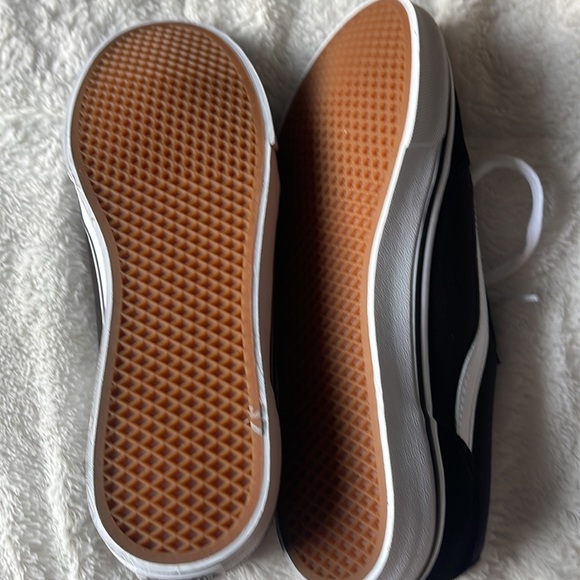 ❤️NEW!!!❤️ Vans “Off the Wall” Shoes. - Picture 5 of 8